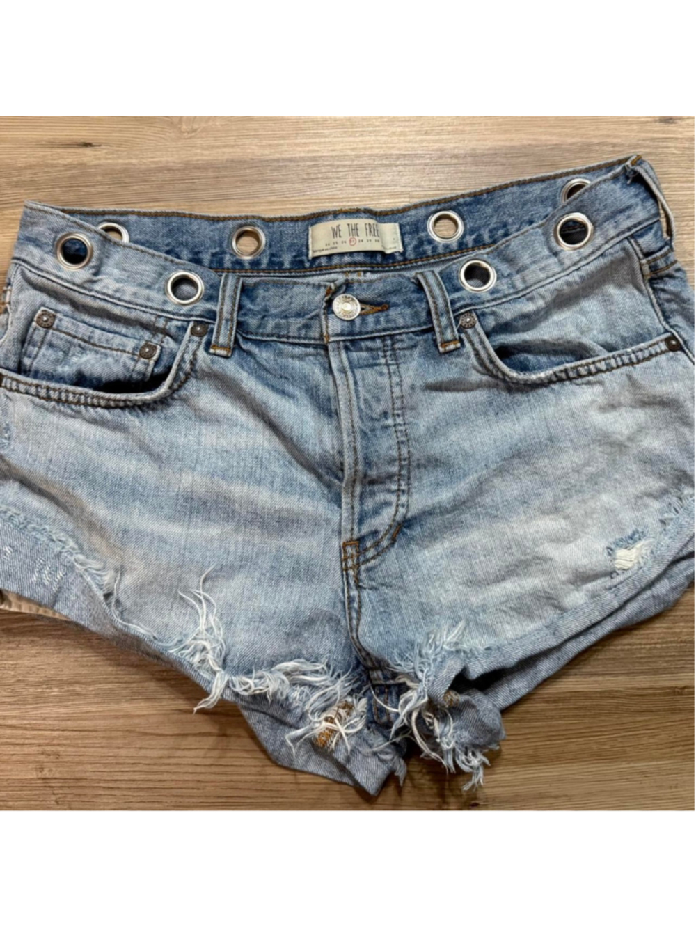 We The Free blue denim shorts with grommet details, size 27 #wethefree #grommet